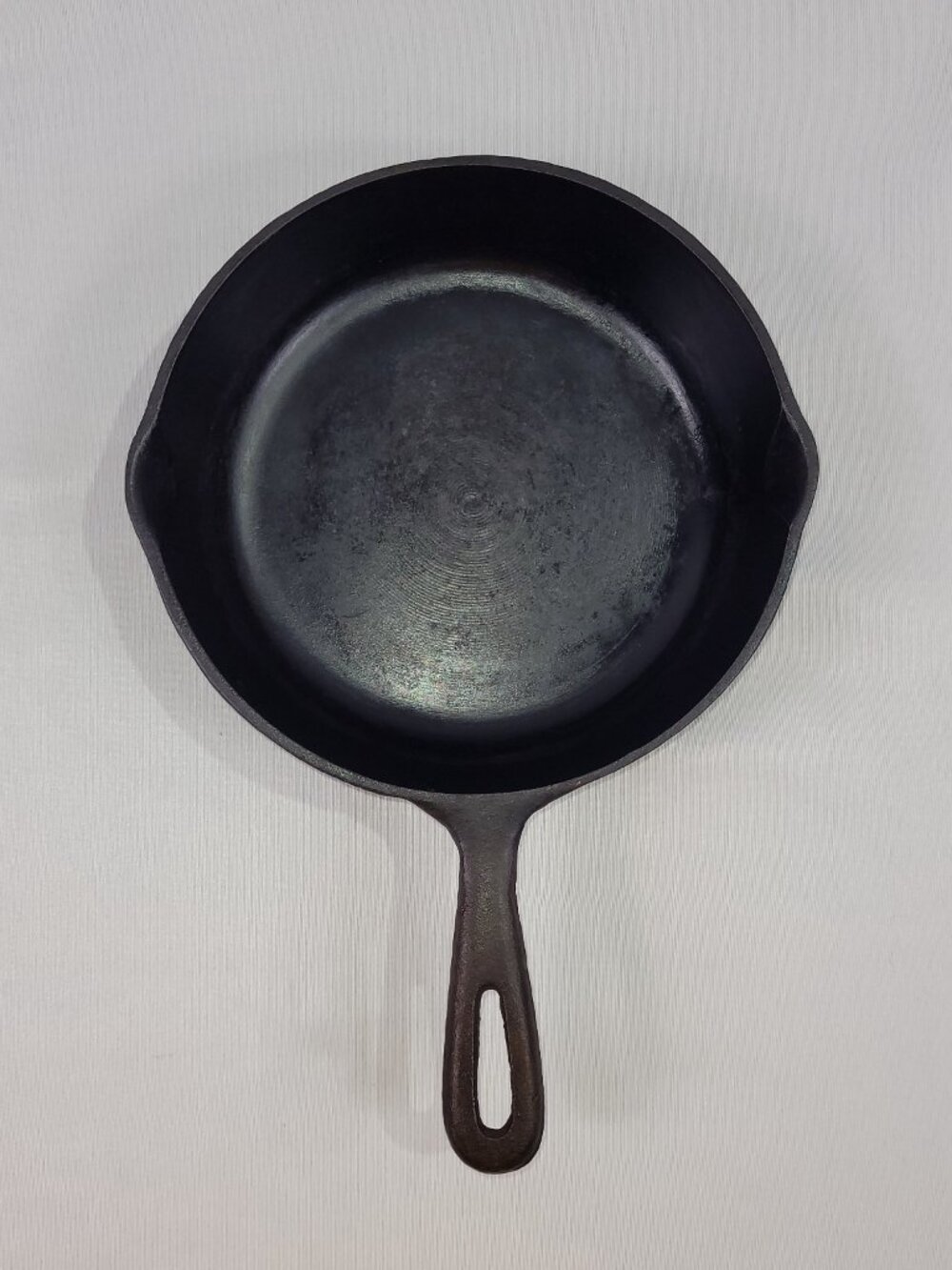 Cast Iron 8" Frying Pan Vintage Dual Spout Skillet made in Taiwan